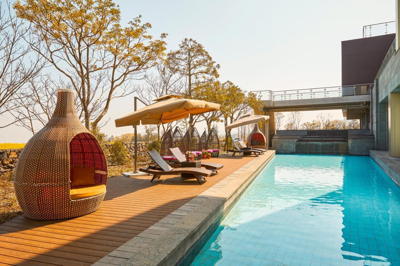 Camphortree Hotel And Resort Jeju Exterior photo
