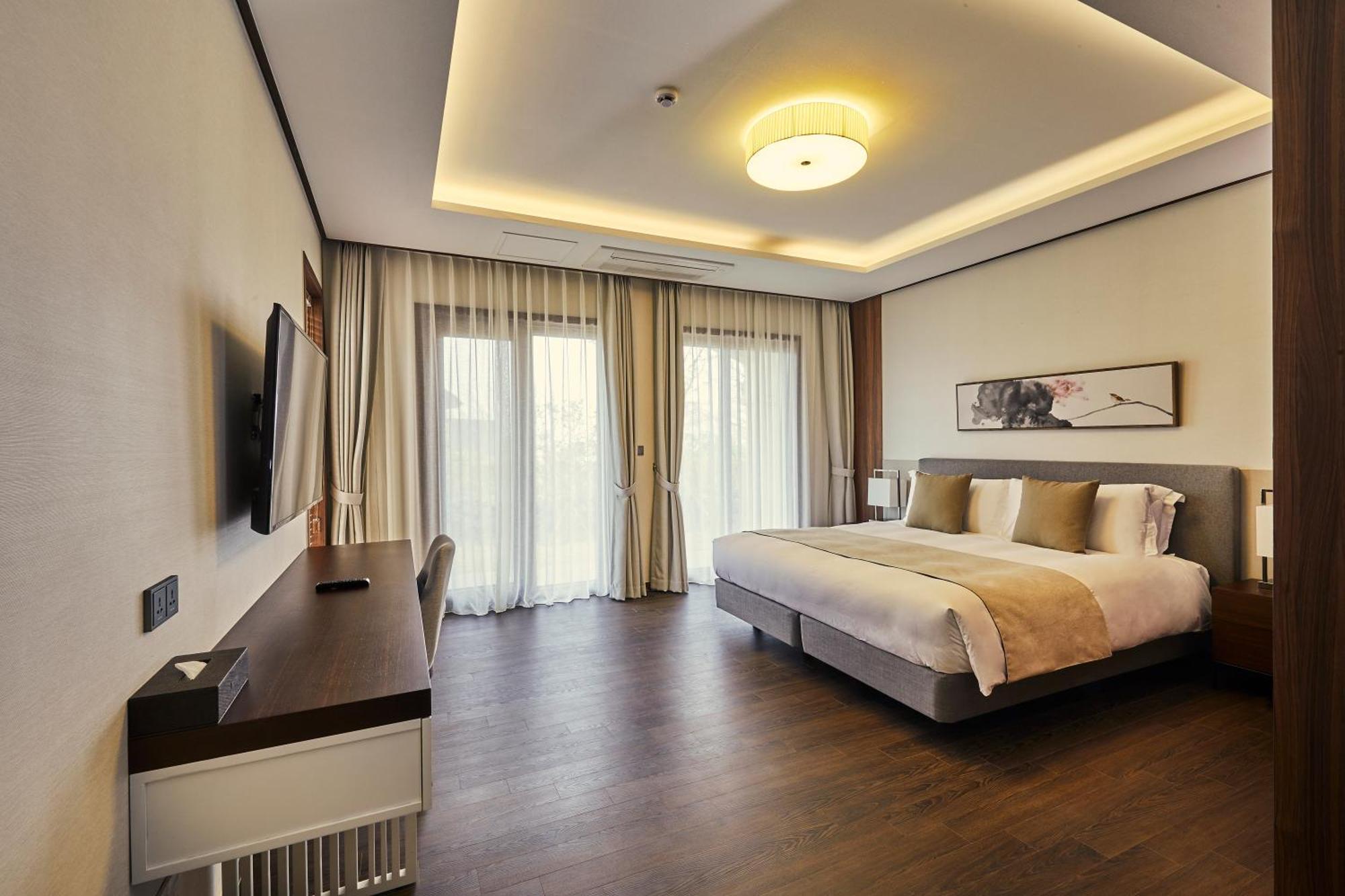Camphortree Hotel And Resort Jeju Exterior photo