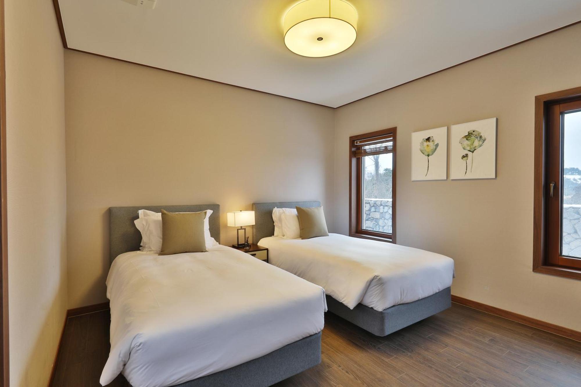 Camphortree Hotel And Resort Jeju Exterior photo