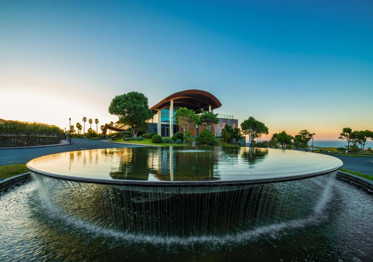 Camphortree Hotel And Resort Jeju Exterior photo