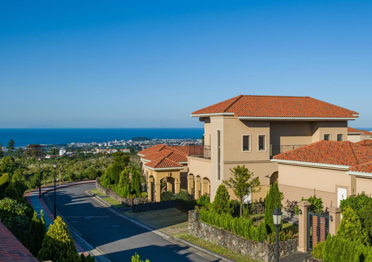 Camphortree Hotel And Resort Jeju Exterior photo
