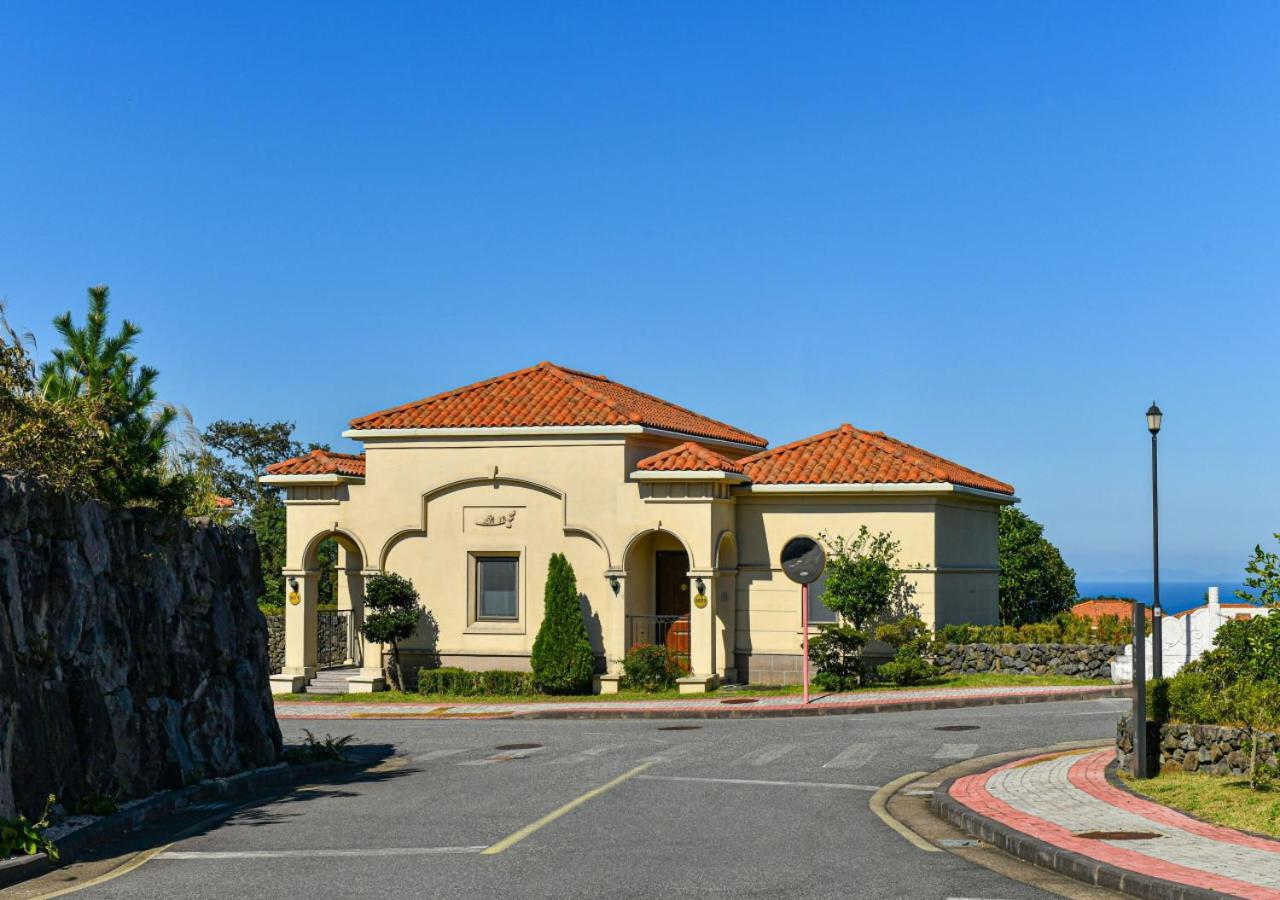 Camphortree Hotel And Resort Jeju Exterior photo