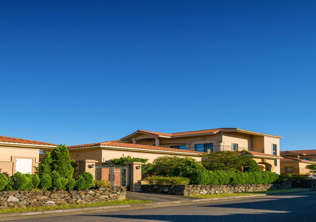 Camphortree Hotel And Resort Jeju Exterior photo