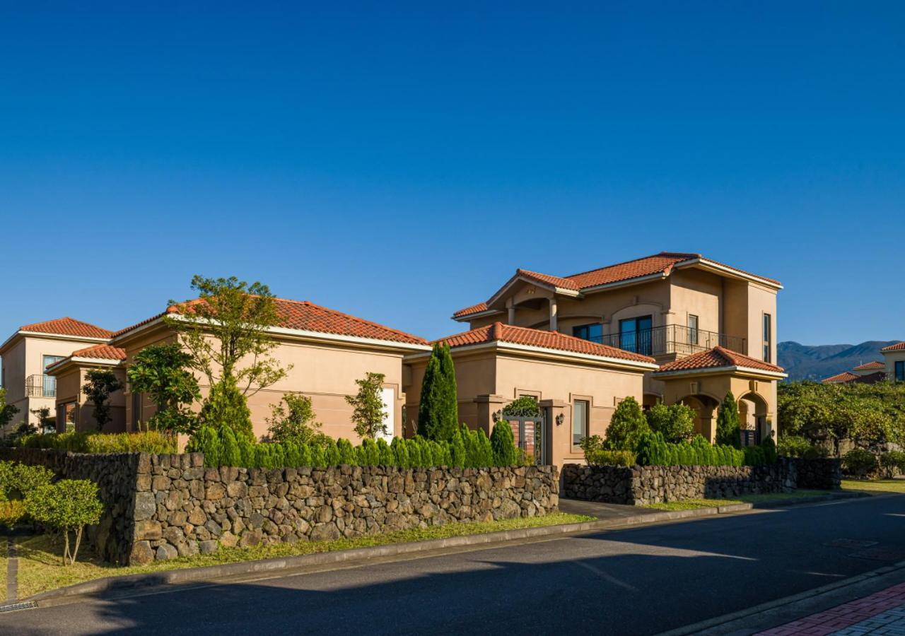 Camphortree Hotel And Resort Jeju Exterior photo