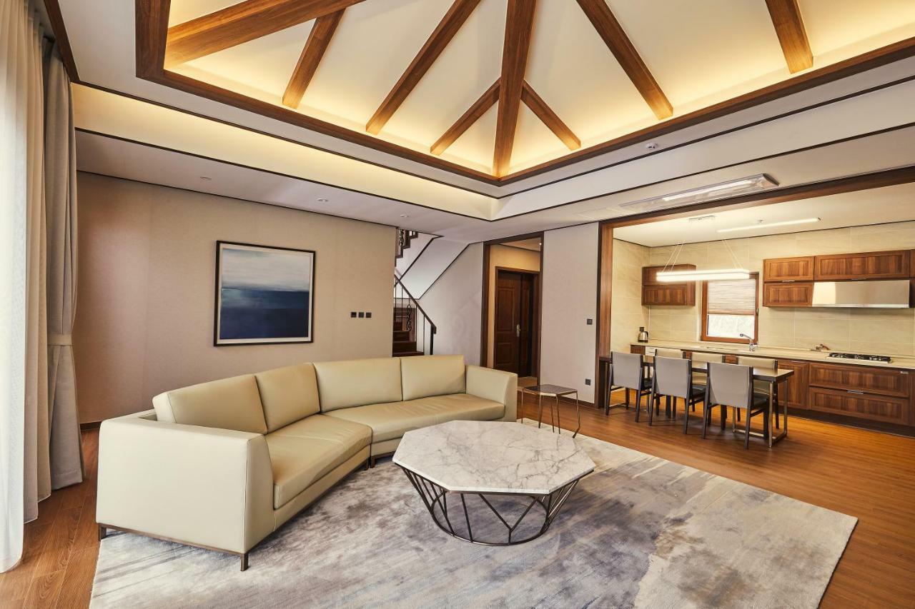 Camphortree Hotel And Resort Jeju Exterior photo